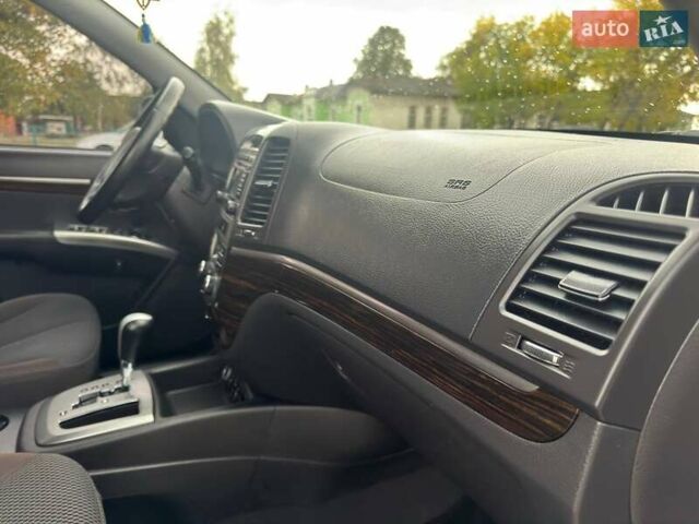 Серый Хендай Санта Фе, объемом двигателя 2 л и пробегом 189 тыс. км за 11980 $, фото 33 на Automoto.ua