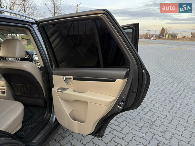 Серый Хендай Санта Фе, объемом двигателя 2 л и пробегом 227 тыс. км за 12900 $, фото 24 на Automoto.ua