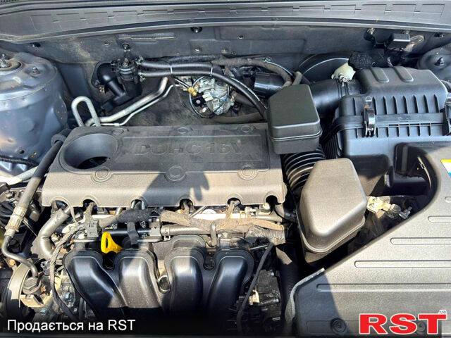 Серый Хендай Санта Фе, объемом двигателя 2.4 л и пробегом 170 тыс. км за 11450 $, фото 12 на Automoto.ua