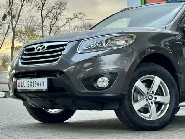 Сірий Хендай Санта Фе, об'ємом двигуна 2.2 л та пробігом 177 тис. км за 13999 $, фото 11 на Automoto.ua