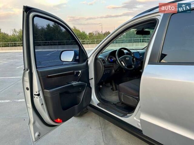 Сірий Хендай Санта Фе, об'ємом двигуна 2.2 л та пробігом 269 тис. км за 13900 $, фото 33 на Automoto.ua