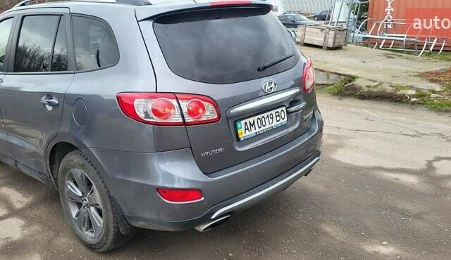 Сірий Хендай Санта Фе, об'ємом двигуна 2.2 л та пробігом 232 тис. км за 13500 $, фото 3 на Automoto.ua