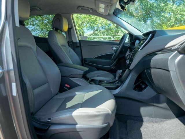 Серый Хендай Санта Фе, объемом двигателя 2.4 л и пробегом 146 тыс. км за 8300 $, фото 7 на Automoto.ua