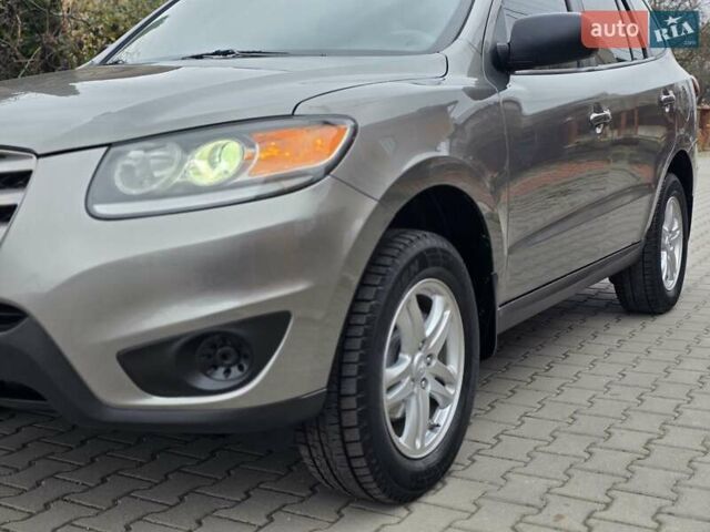 Серый Хендай Санта Фе, объемом двигателя 2.4 л и пробегом 237 тыс. км за 9999 $, фото 5 на Automoto.ua