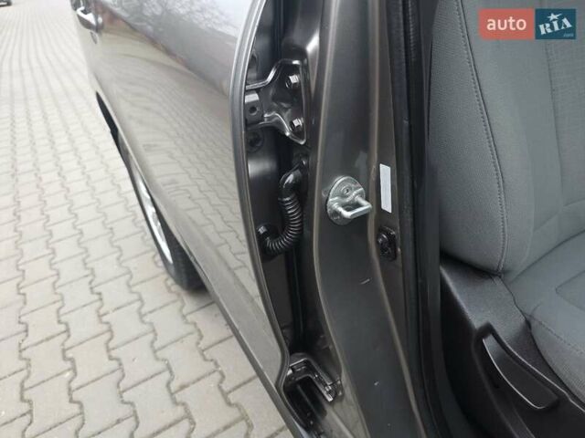 Серый Хендай Санта Фе, объемом двигателя 2.4 л и пробегом 237 тыс. км за 9999 $, фото 40 на Automoto.ua