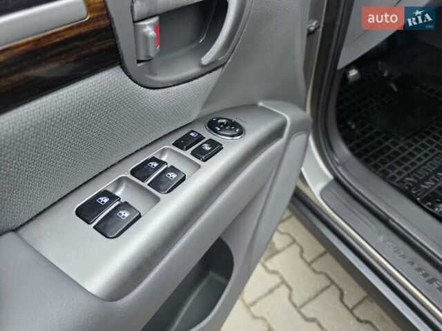 Серый Хендай Санта Фе, объемом двигателя 2.4 л и пробегом 237 тыс. км за 9999 $, фото 32 на Automoto.ua