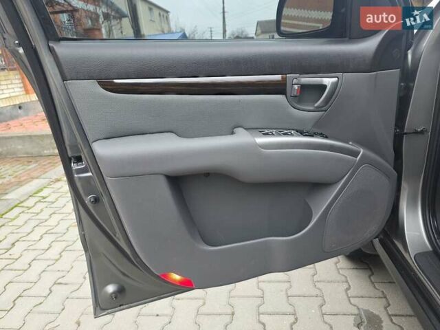 Серый Хендай Санта Фе, объемом двигателя 2.4 л и пробегом 237 тыс. км за 9999 $, фото 37 на Automoto.ua