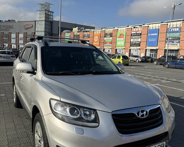 Серый Хендай Санта Фе, объемом двигателя 2.2 л и пробегом 188 тыс. км за 16700 $, фото 1 на Automoto.ua