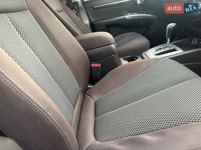 Серый Хендай Санта Фе, объемом двигателя 2 л и пробегом 189 тыс. км за 11980 $, фото 31 на Automoto.ua