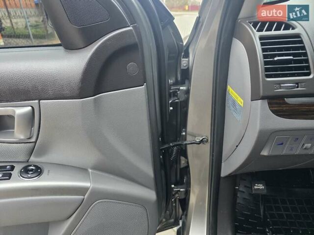 Серый Хендай Санта Фе, объемом двигателя 2.4 л и пробегом 237 тыс. км за 9999 $, фото 30 на Automoto.ua