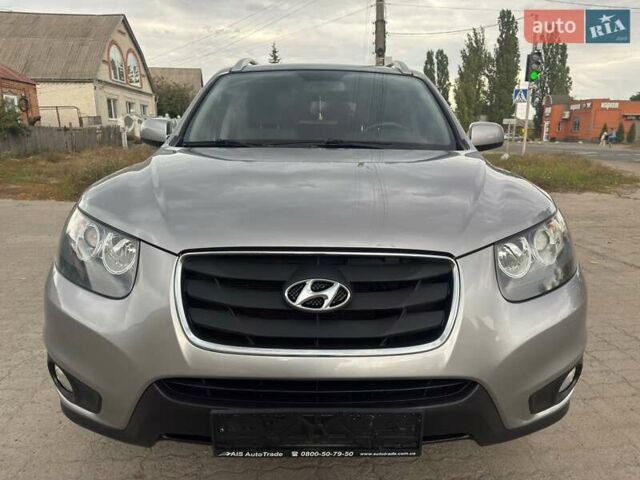 Серый Хендай Санта Фе, объемом двигателя 2 л и пробегом 189 тыс. км за 11980 $, фото 5 на Automoto.ua