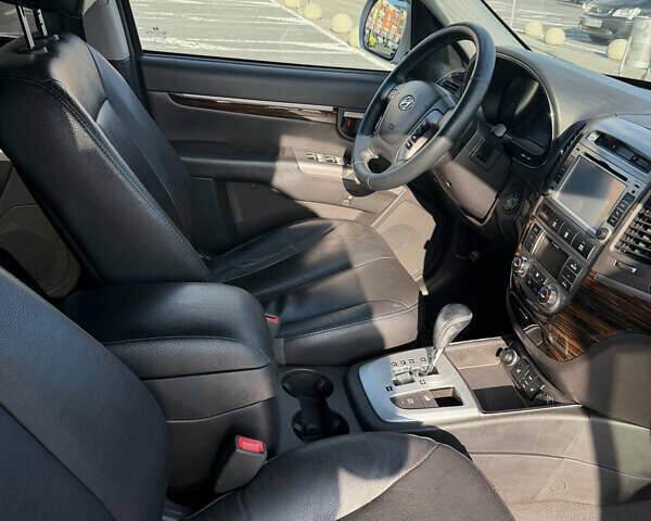 Серый Хендай Санта Фе, объемом двигателя 2.2 л и пробегом 188 тыс. км за 16700 $, фото 19 на Automoto.ua