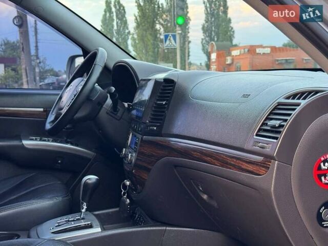 Сірий Хендай Санта Фе, об'ємом двигуна 2.36 л та пробігом 173 тис. км за 11980 $, фото 31 на Automoto.ua