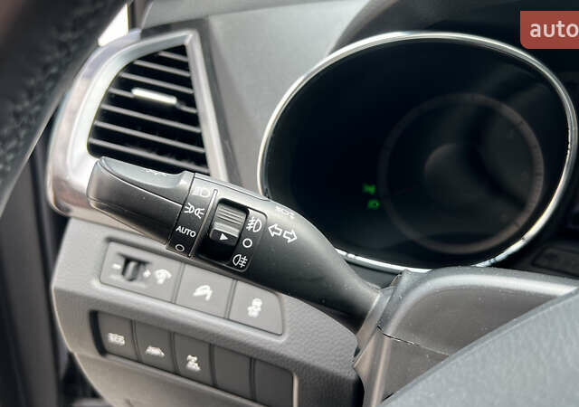 Серый Хендай Санта Фе, объемом двигателя 2.2 л и пробегом 213 тыс. км за 18490 $, фото 20 на Automoto.ua