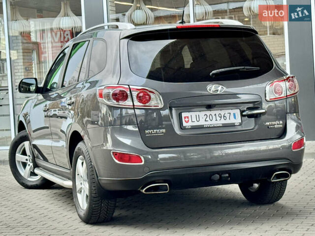 Сірий Хендай Санта Фе, об'ємом двигуна 2.2 л та пробігом 177 тис. км за 13999 $, фото 20 на Automoto.ua