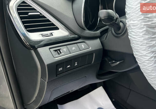 Серый Хендай Санта Фе, объемом двигателя 2.2 л и пробегом 213 тыс. км за 18490 $, фото 13 на Automoto.ua