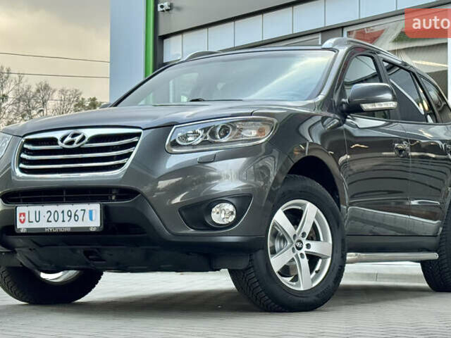 Сірий Хендай Санта Фе, об'ємом двигуна 2.2 л та пробігом 177 тис. км за 13999 $, фото 12 на Automoto.ua