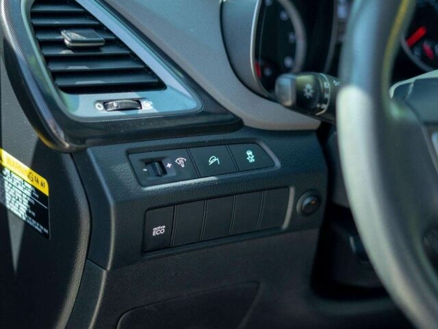 Серый Хендай Санта Фе, объемом двигателя 2.4 л и пробегом 146 тыс. км за 8300 $, фото 13 на Automoto.ua