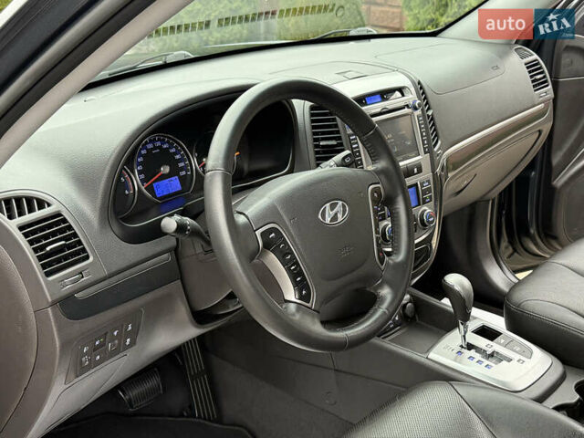 Серый Хендай Санта Фе, объемом двигателя 2.2 л и пробегом 209 тыс. км за 13999 $, фото 79 на Automoto.ua
