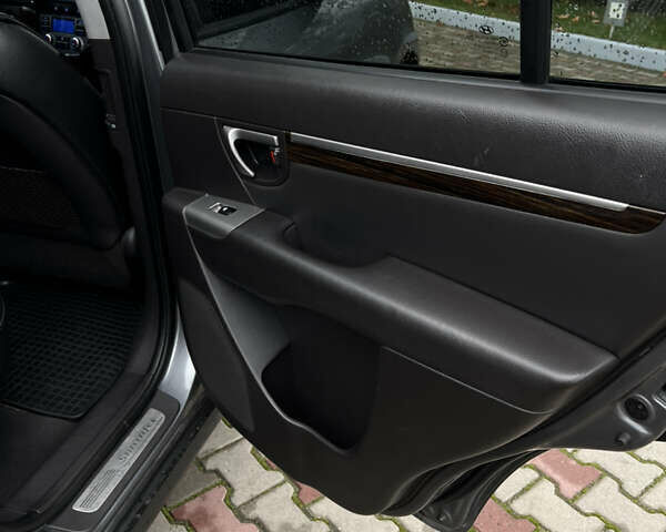 Серый Хендай Санта Фе, объемом двигателя 2.2 л и пробегом 158 тыс. км за 13800 $, фото 44 на Automoto.ua