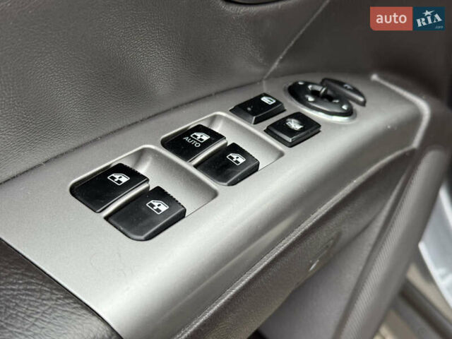 Сірий Хендай Санта Фе, об'ємом двигуна 2.2 л та пробігом 226 тис. км за 12250 $, фото 31 на Automoto.ua