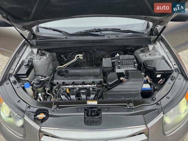 Серый Хендай Санта Фе, объемом двигателя 2.4 л и пробегом 237 тыс. км за 9999 $, фото 68 на Automoto.ua