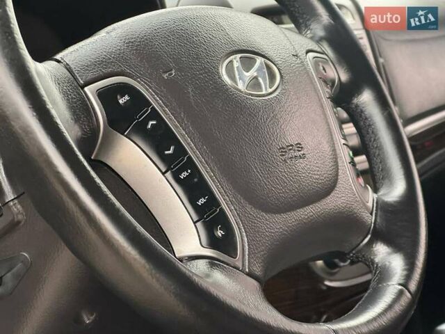 Серый Хендай Санта Фе, объемом двигателя 2 л и пробегом 189 тыс. км за 11980 $, фото 20 на Automoto.ua