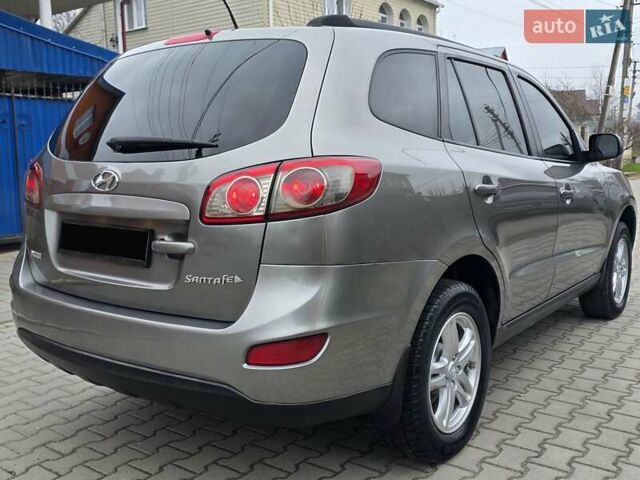 Серый Хендай Санта Фе, объемом двигателя 2.4 л и пробегом 237 тыс. км за 9999 $, фото 18 на Automoto.ua