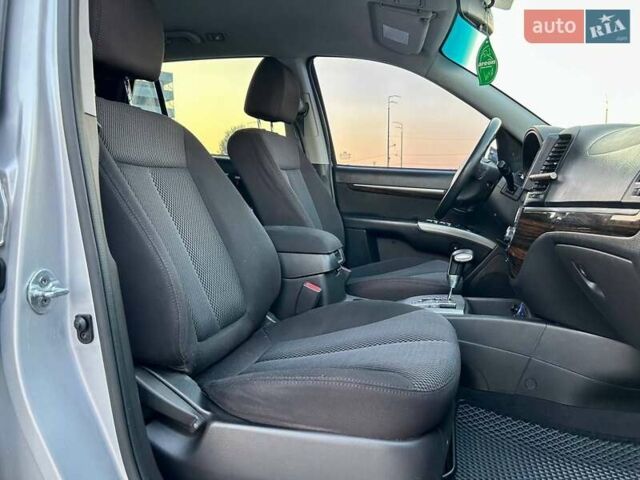 Сірий Хендай Санта Фе, об'ємом двигуна 2.2 л та пробігом 269 тис. км за 13900 $, фото 19 на Automoto.ua