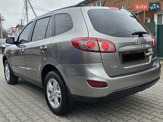 Серый Хендай Санта Фе, объемом двигателя 2.4 л и пробегом 237 тыс. км за 9999 $, фото 15 на Automoto.ua