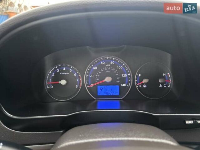 Серый Хендай Санта Фе, объемом двигателя 2.4 л и пробегом 237 тыс. км за 9999 $, фото 23 на Automoto.ua