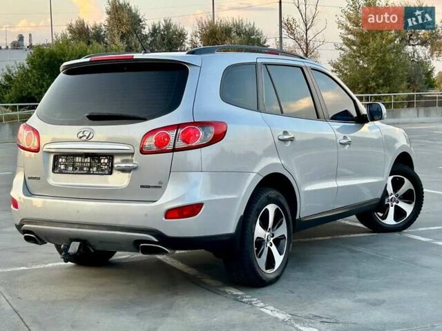 Сірий Хендай Санта Фе, об'ємом двигуна 2.2 л та пробігом 269 тис. км за 13900 $, фото 18 на Automoto.ua