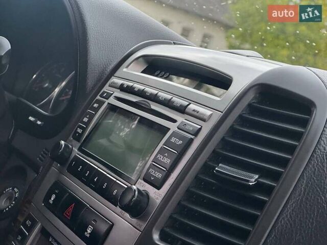 Серый Хендай Санта Фе, объемом двигателя 2 л и пробегом 189 тыс. км за 11980 $, фото 35 на Automoto.ua