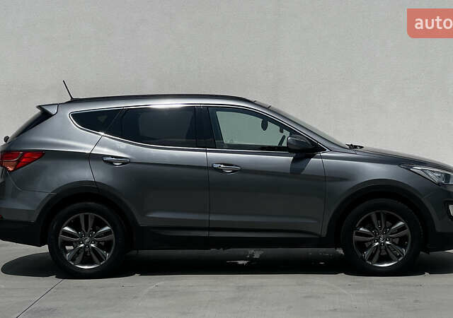Серый Хендай Санта Фе, объемом двигателя 2.2 л и пробегом 213 тыс. км за 18490 $, фото 2 на Automoto.ua
