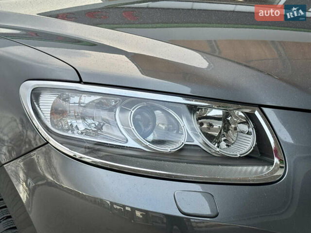 Сірий Хендай Санта Фе, об'ємом двигуна 2.2 л та пробігом 177 тис. км за 13999 $, фото 14 на Automoto.ua
