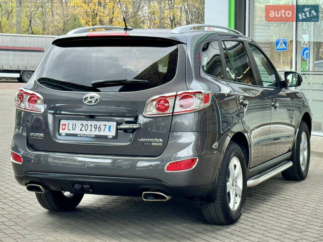 Сірий Хендай Санта Фе, об'ємом двигуна 2.2 л та пробігом 177 тис. км за 13999 $, фото 26 на Automoto.ua