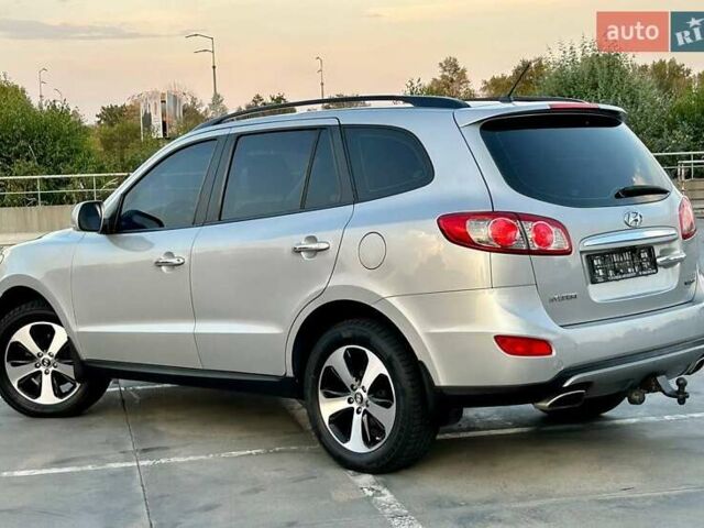 Сірий Хендай Санта Фе, об'ємом двигуна 2.2 л та пробігом 269 тис. км за 13900 $, фото 13 на Automoto.ua