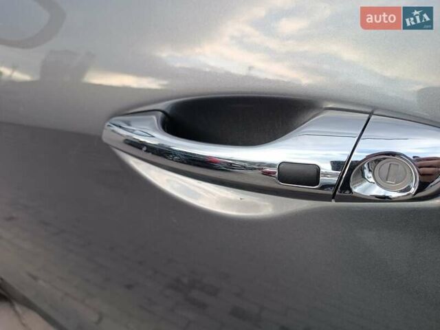 Серый Хендай Санта Фе, объемом двигателя 2.2 л и пробегом 265 тыс. км за 17000 $, фото 10 на Automoto.ua