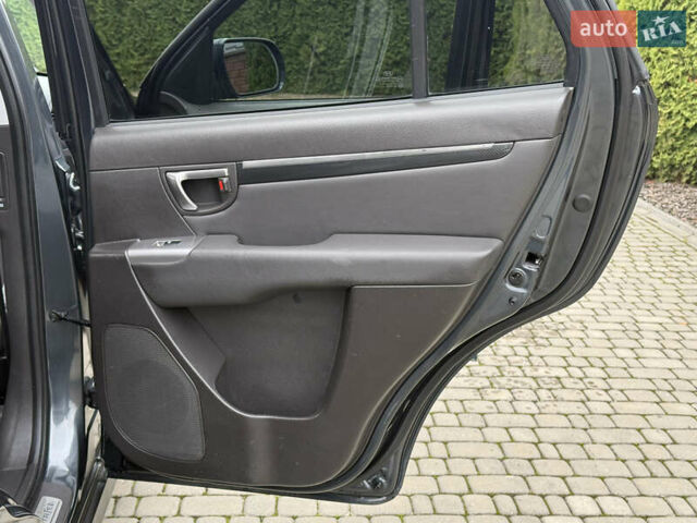 Серый Хендай Санта Фе, объемом двигателя 2.2 л и пробегом 209 тыс. км за 13999 $, фото 63 на Automoto.ua