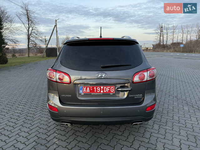 Серый Хендай Санта Фе, объемом двигателя 2 л и пробегом 227 тыс. км за 12900 $, фото 6 на Automoto.ua
