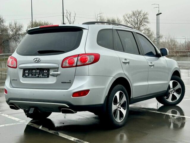 Серый Хендай Санта Фе, объемом двигателя 2 л и пробегом 260 тыс. км за 12900 $, фото 2 на Automoto.ua