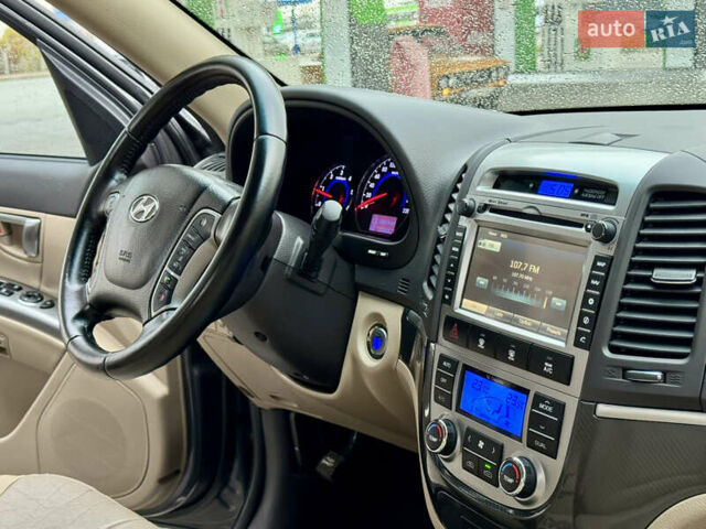 Сірий Хендай Санта Фе, об'ємом двигуна 2.2 л та пробігом 177 тис. км за 13999 $, фото 35 на Automoto.ua