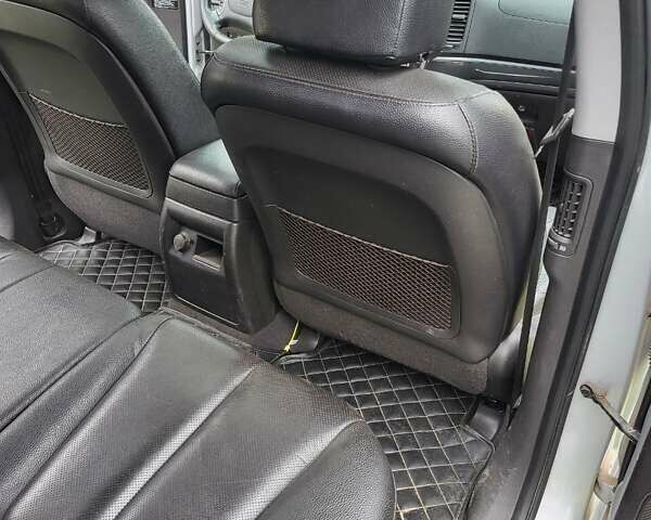 Хендай Санта Фе 2012 в Корюковке на Automoto.ua Серый Хендай Санта Фе, объемом двигателя 2.2 л и пробегом 254 тыс. км за 12500 $, фото 13 на Automoto.ua