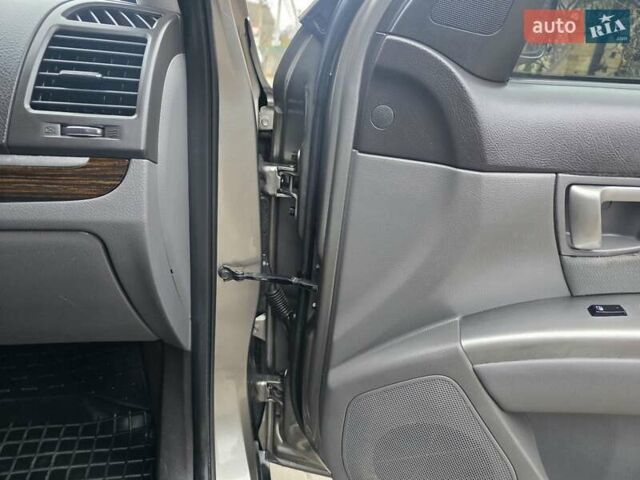 Серый Хендай Санта Фе, объемом двигателя 2.4 л и пробегом 237 тыс. км за 9999 $, фото 36 на Automoto.ua