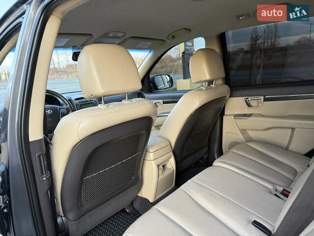 Серый Хендай Санта Фе, объемом двигателя 2 л и пробегом 227 тыс. км за 12900 $, фото 19 на Automoto.ua