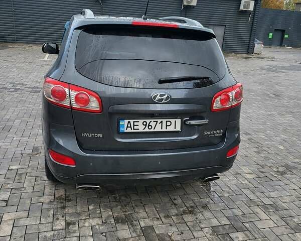 Серый Хендай Санта Фе, объемом двигателя 2.2 л и пробегом 270 тыс. км за 13500 $, фото 7 на Automoto.ua