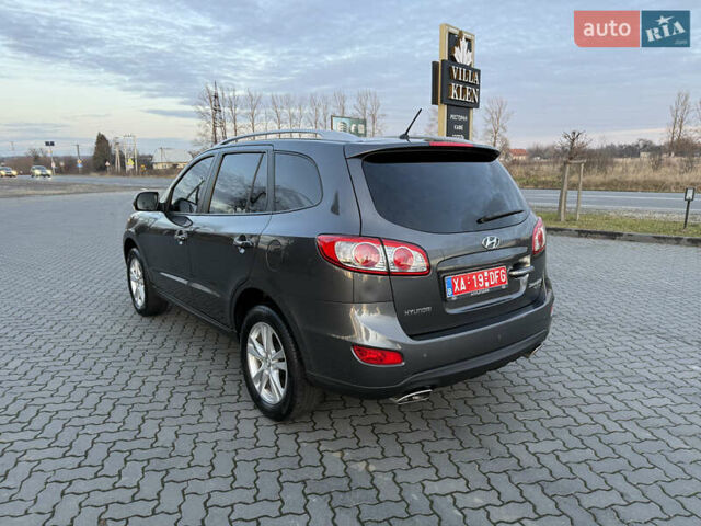 Серый Хендай Санта Фе, объемом двигателя 2 л и пробегом 227 тыс. км за 12900 $, фото 5 на Automoto.ua