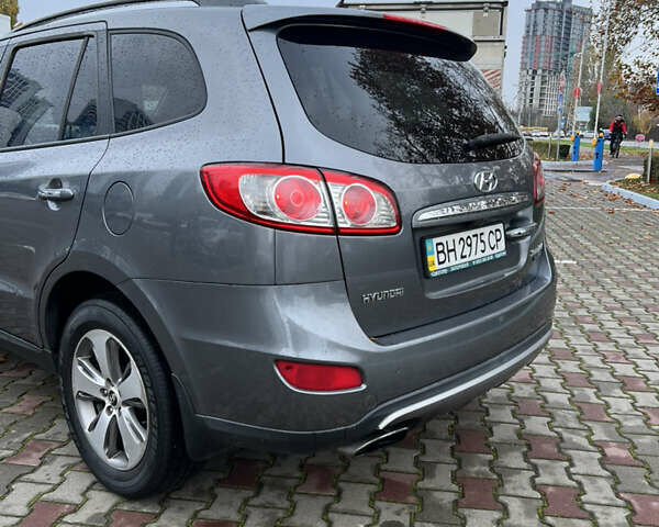 Серый Хендай Санта Фе, объемом двигателя 2.2 л и пробегом 158 тыс. км за 13800 $, фото 6 на Automoto.ua