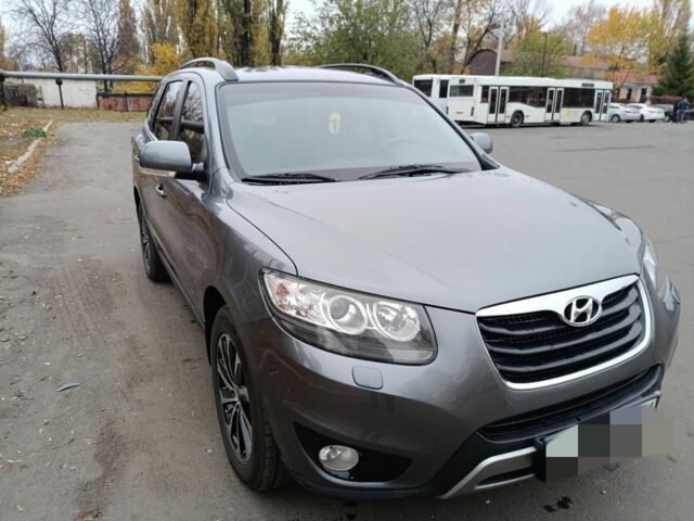 Серый Хендай Санта Фе, объемом двигателя 2.2 л и пробегом 125 тыс. км за 14500 $, фото 1 на Automoto.ua