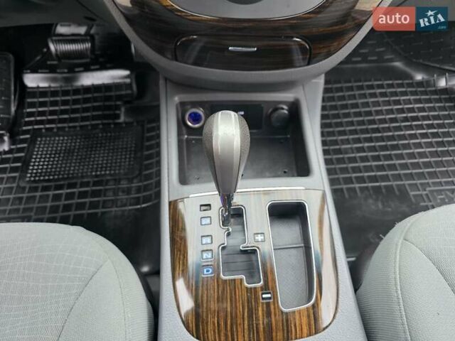 Серый Хендай Санта Фе, объемом двигателя 2.4 л и пробегом 237 тыс. км за 9999 $, фото 28 на Automoto.ua